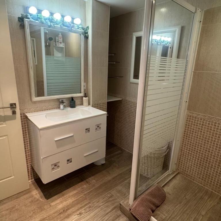 Exclusivas vistas al Mar Mediterraneo con terraza By Turihome - Three-Bedroom Apartment - 22