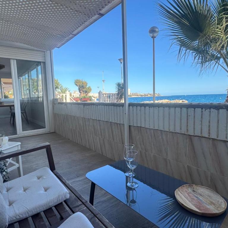 Exclusivas vistas al Mar Mediterraneo con terraza By Turihome - Three-Bedroom Apartment - 2