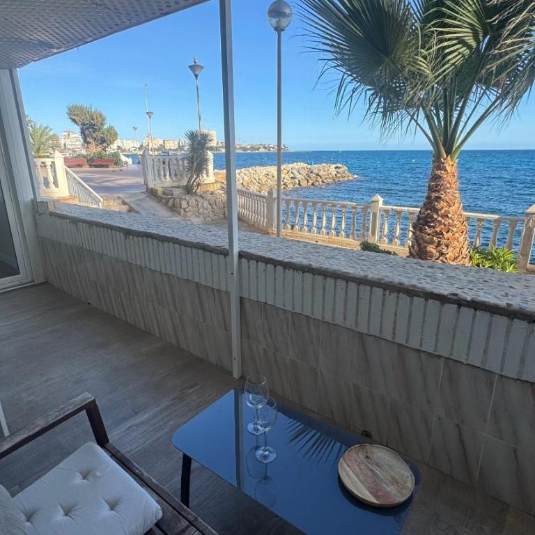 Exclusivas vistas al Mar Mediterraneo con terraza By Turihome - Three-Bedroom Apartment - 8