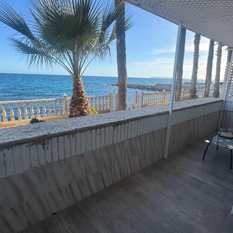 Exclusivas vistas al Mar Mediterraneo con terraza By Turihome - Three-Bedroom Apartment - 3