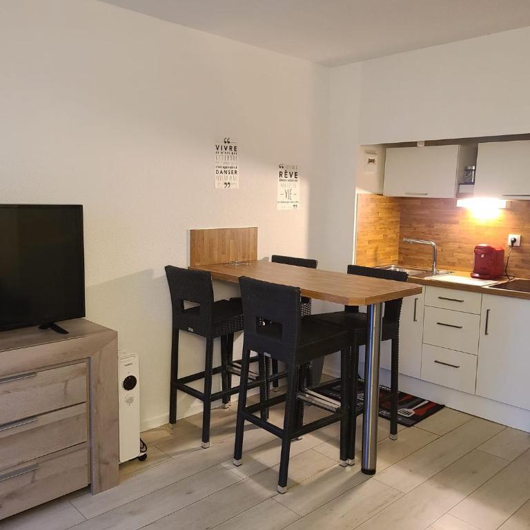 Studio 4 couchages, parking privé, à deux pas de la plage - Studio-Apartment mit Meerblick - 1