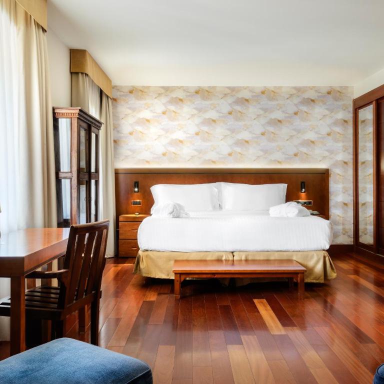 Hotel & Spa Monasterio de Boltaña - Habitación Triple Deluxe - 2