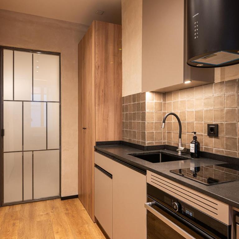 Dobo Madrid MA24 - Studio - 2