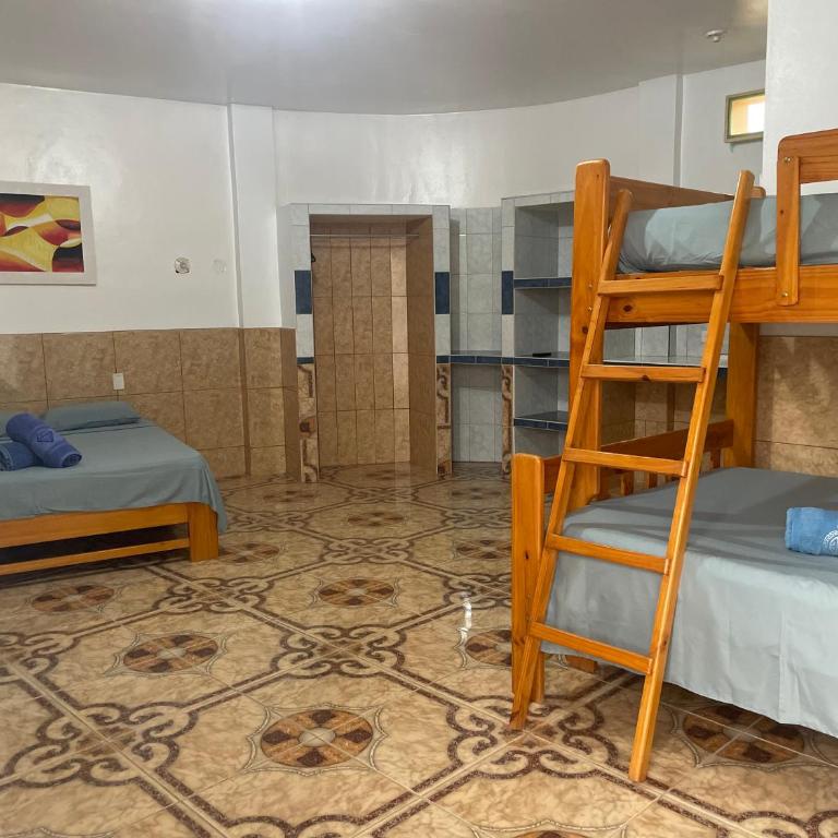 La Hacienda BeacHotel - Habitación Familiar con baño privado - 1
