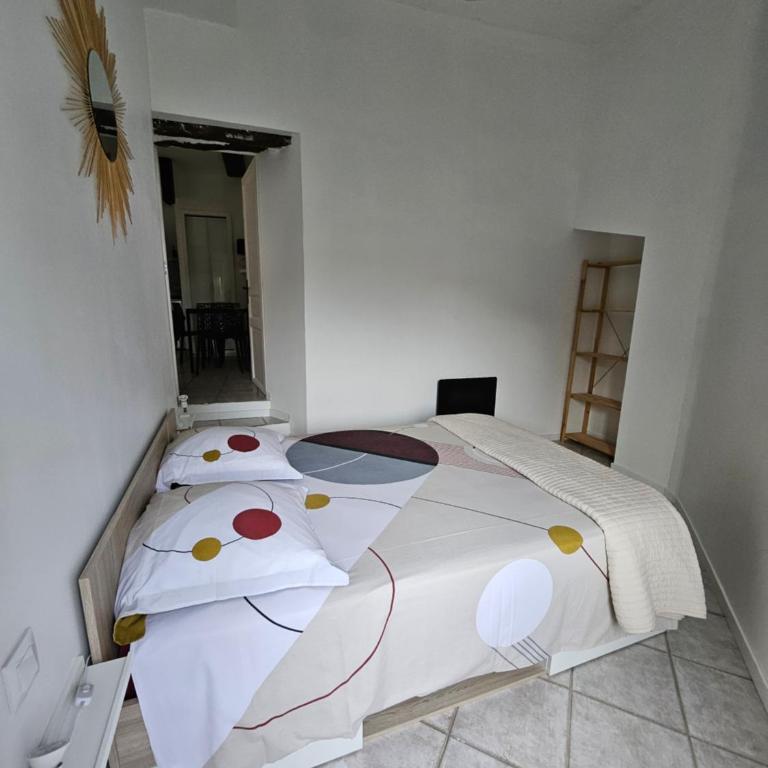 Appartement dans ancien moulin à huile rénové - Appartement 2 Chambres - Vue sur Jardin - 10