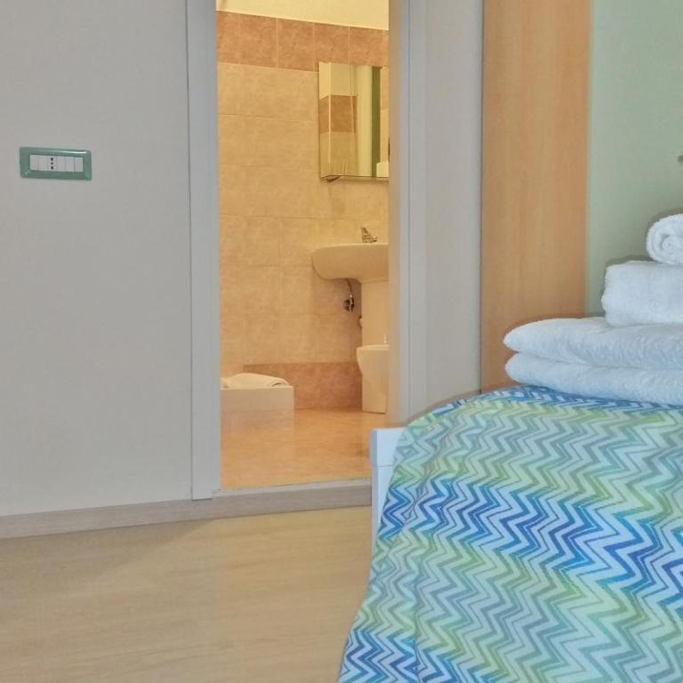 Romulea Guest House - Camera Matrimoniale con Letto Supplementare - 5