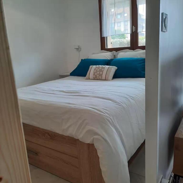 Appartement en rez-de jardin à 50m de la mer! - One-Bedroom Apartment - 8