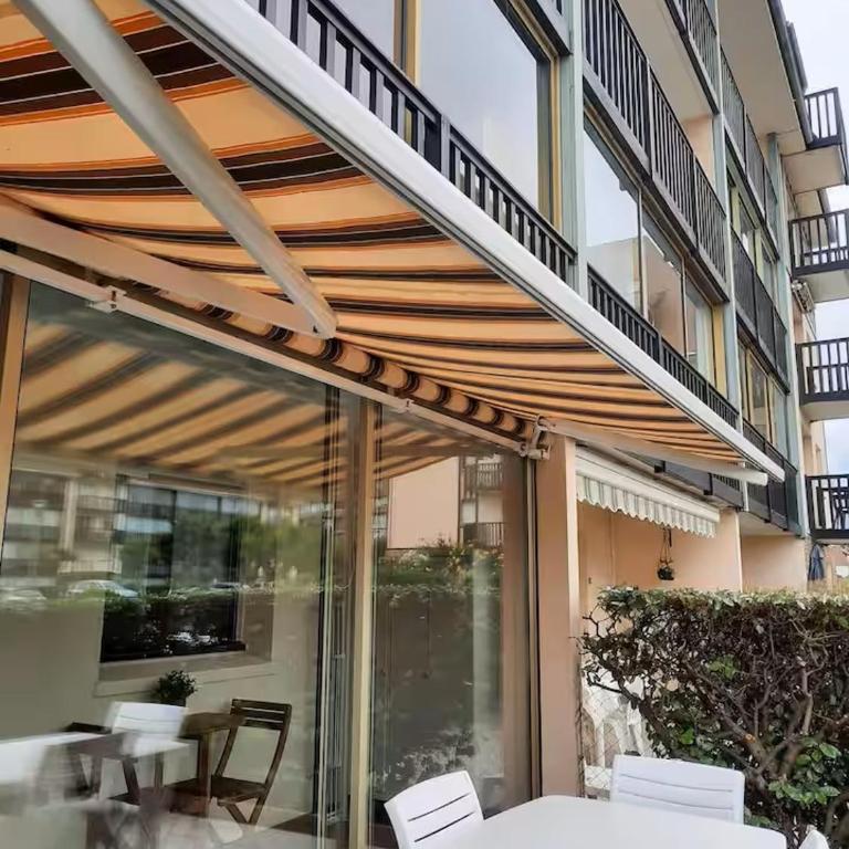 Appartement en rez-de jardin à 50m de la mer! - One-Bedroom Apartment - 11