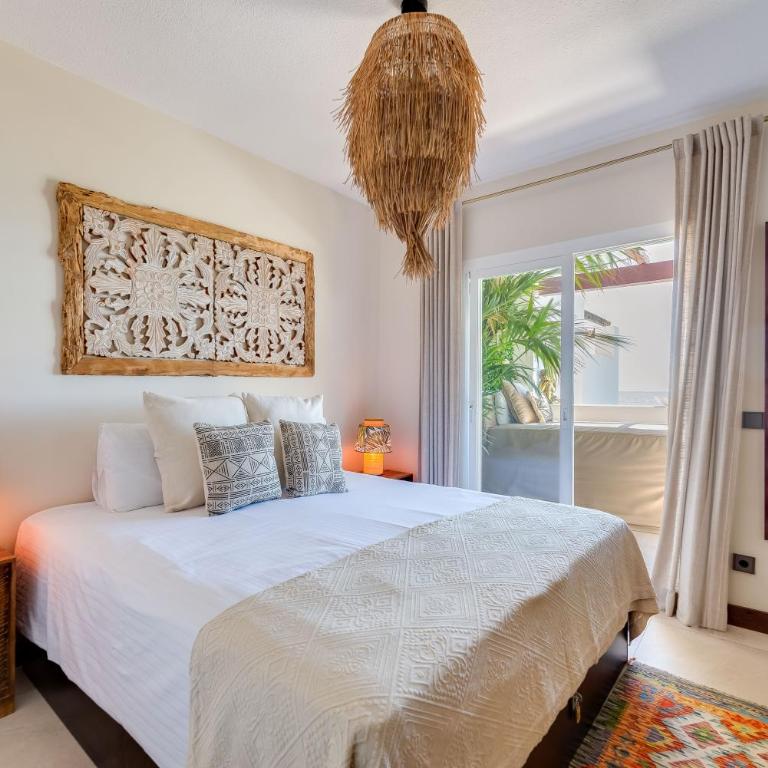 Casa Elegancia - Beach Paradise - Four-Bedroom House - 2