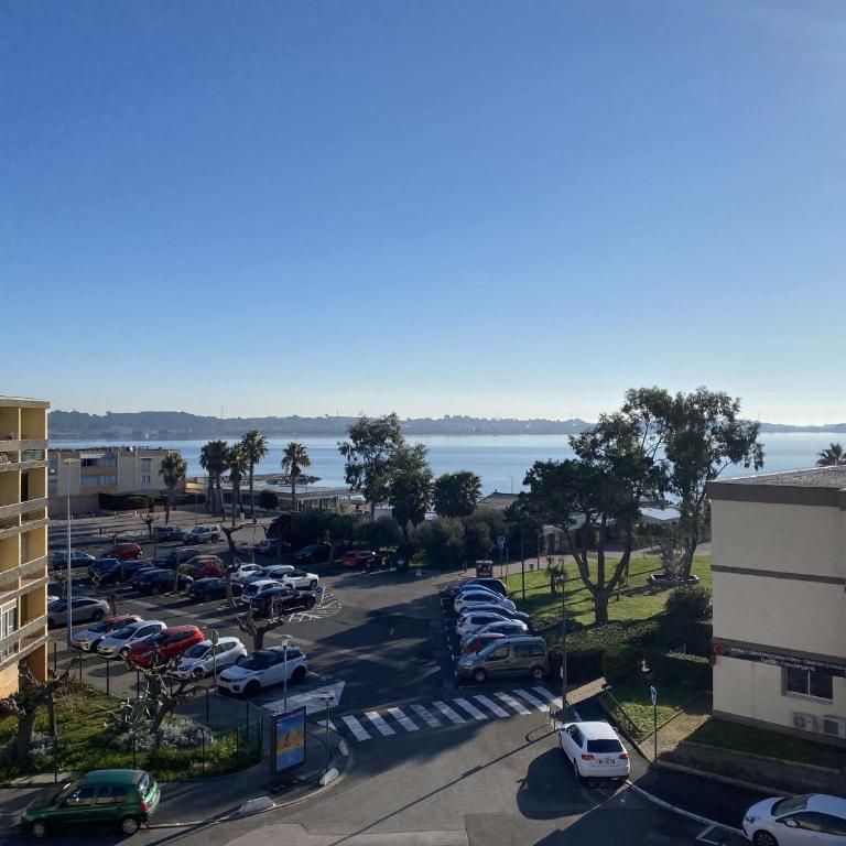 T1 avec terrasse, parking & climatisation à Balaruc-les-Bains - FR-1-553-283 - Apartment - 1
