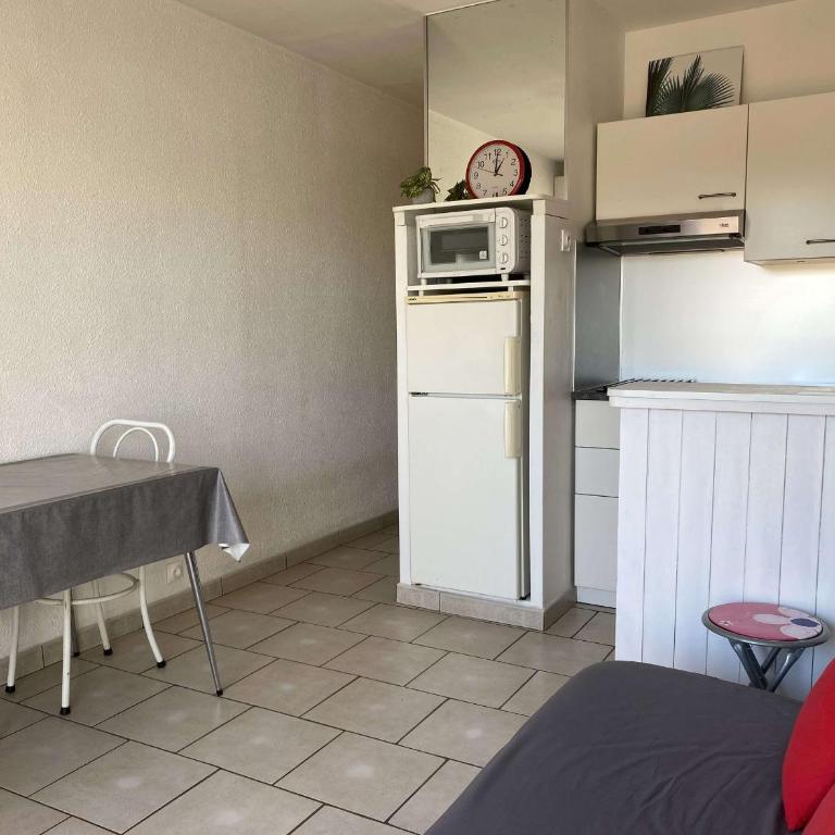 T1 avec terrasse, parking & climatisation à Balaruc-les-Bains - FR-1-553-283 - Apartment - 7