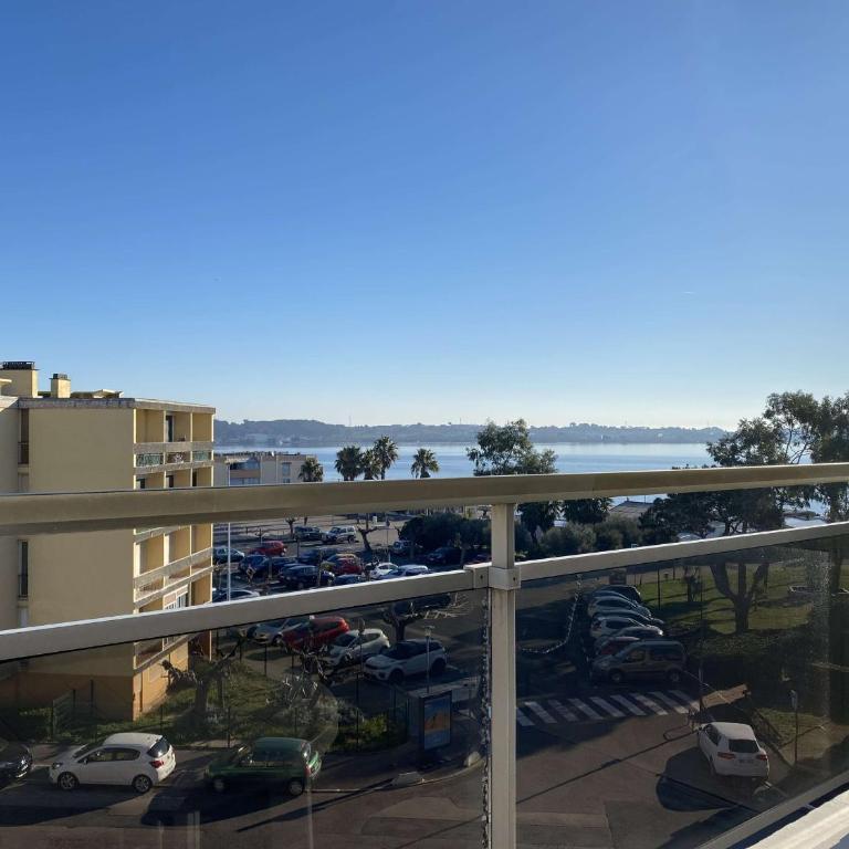 T1 avec terrasse, parking & climatisation à Balaruc-les-Bains - FR-1-553-283 - Apartment - 11