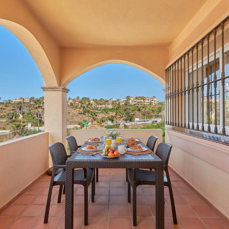 Marina IV Relax & Unwind with Sea Views, Pools & BBQ Beachfront in Mijas Costa & Fuengirola - Apartamento - 22