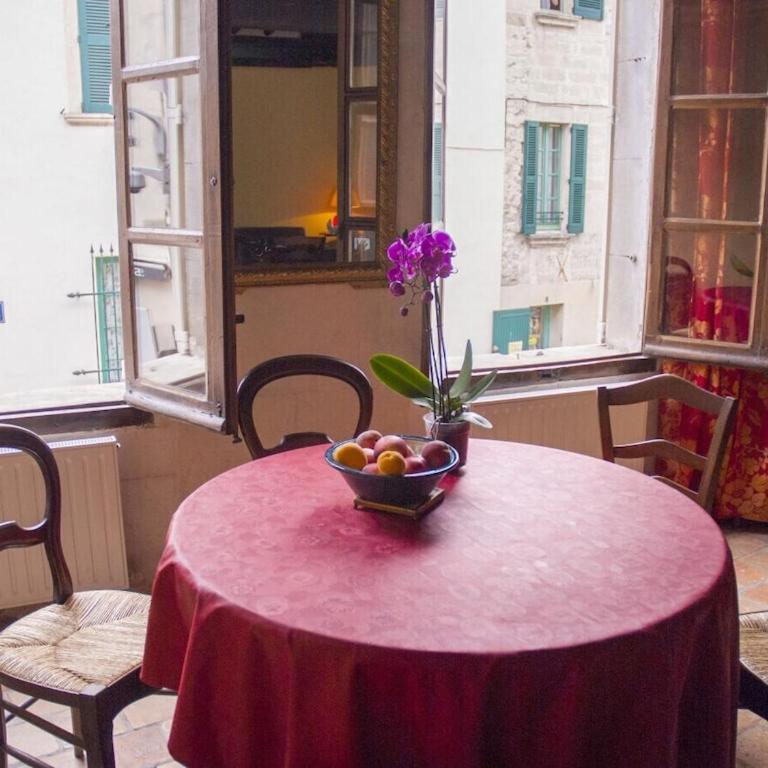 Provençal charm Comfortable Vacation Home - Three-Bedroom Vacation Home - 6