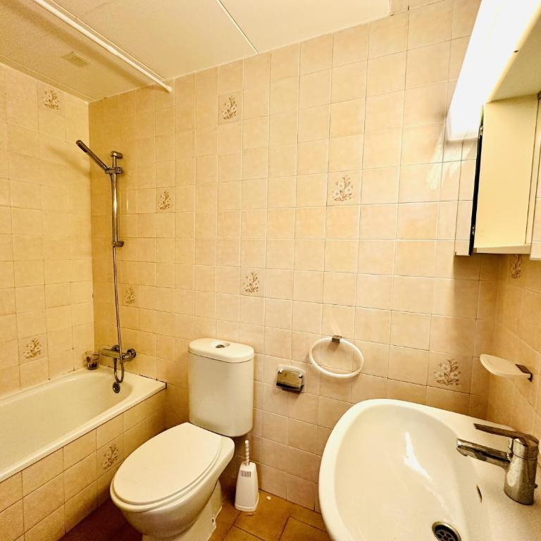Encantador Apartamento con Terraza en la Costa de Roses - ES-258-123 - Apartment - 2