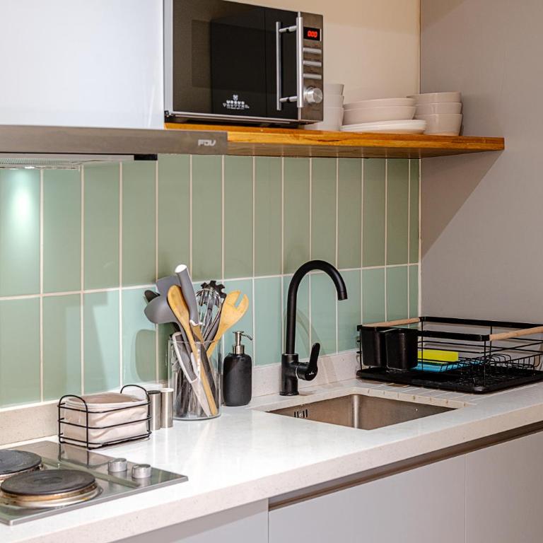 Renovado con terraza en el corazón de Las Condes - Apartamento de 2 dormitorios con balcón - 12