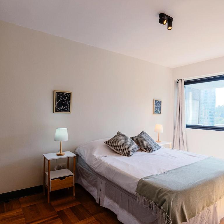 Renovado con terraza en el corazón de Las Condes - Apartamento de 2 dormitorios con balcón - 5