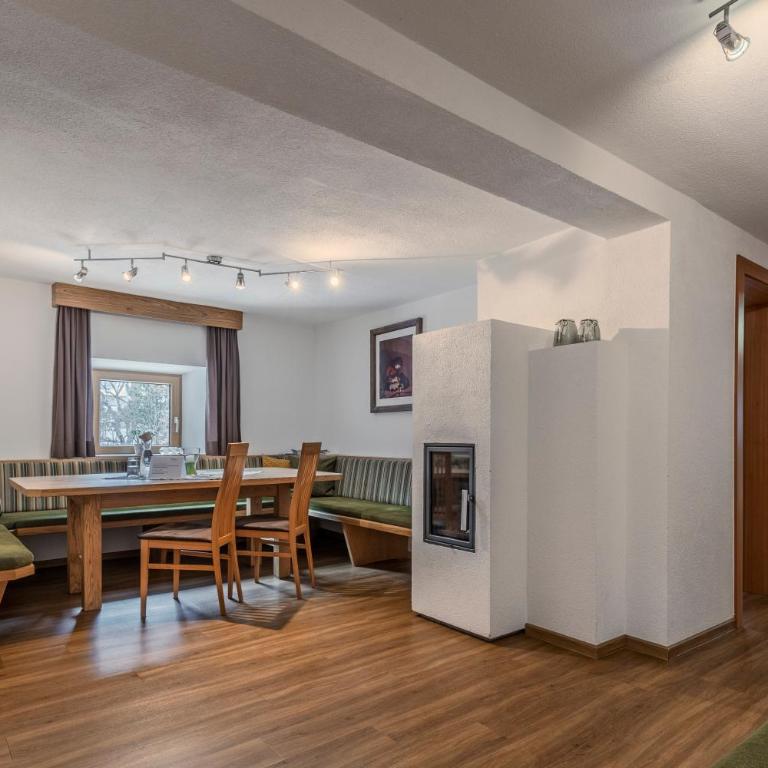 Landhaus Waldhart - Apartment mit 2 Schlafzimmern und Balkon - 1