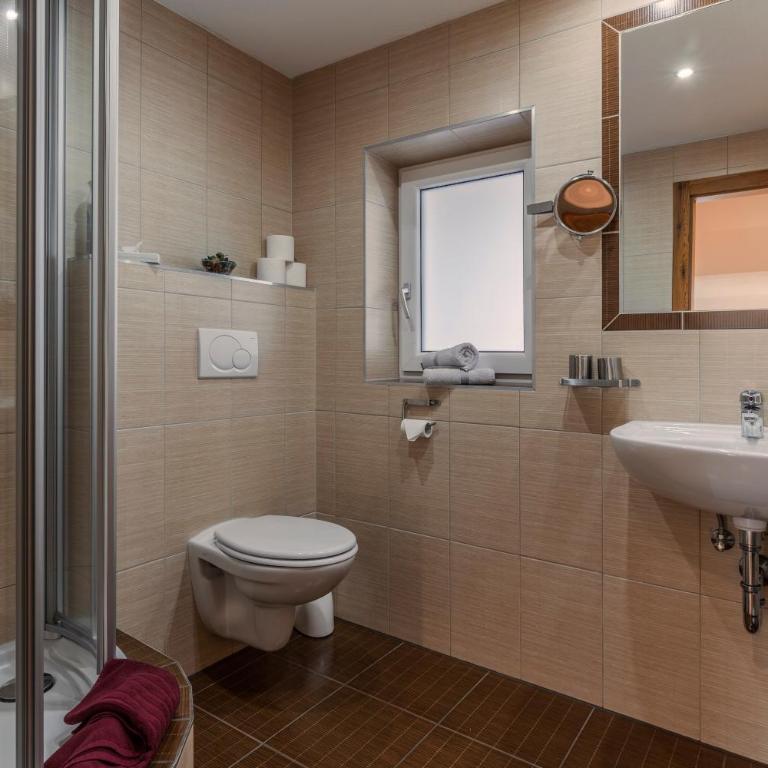 Landhaus Waldhart - Apartment mit 2 Schlafzimmern und Balkon - 11
