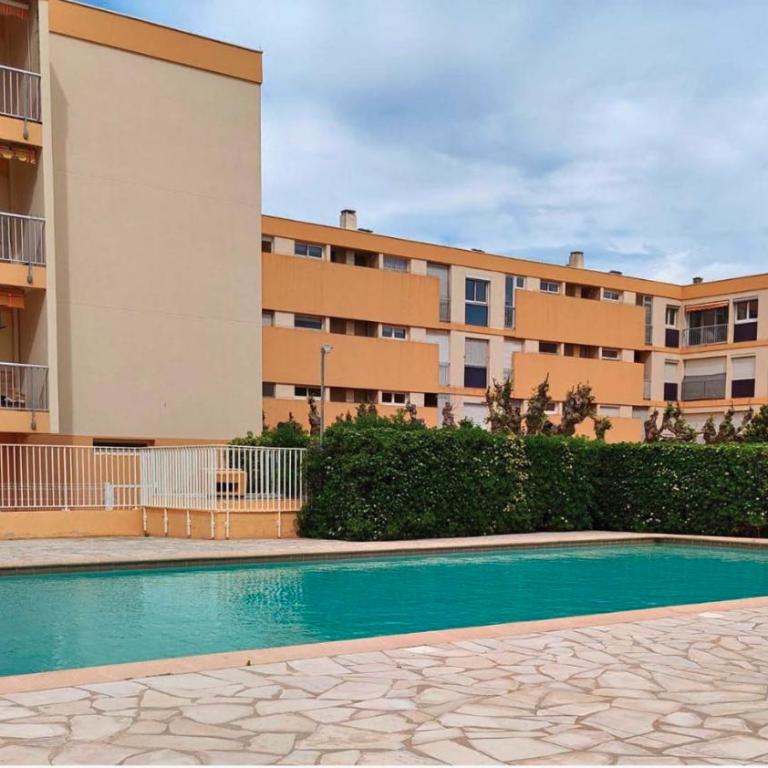 T2- Piscine- Commerces- Plages- Clim - Appartamento con 1 Camera da Letto con Balcone e Vista Città - 1