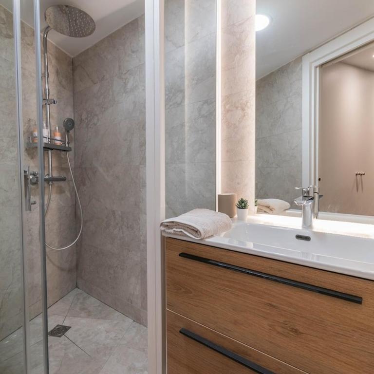 Cultural and Historical Heart - 7min walk Plaza Mayor and PalacioReal - AC - One-Bedroom Apartment - 5