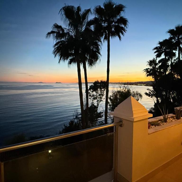 Estepona Beach Front Apartment with Stunning Sea Views - Two-Bedroom Apartment - 50