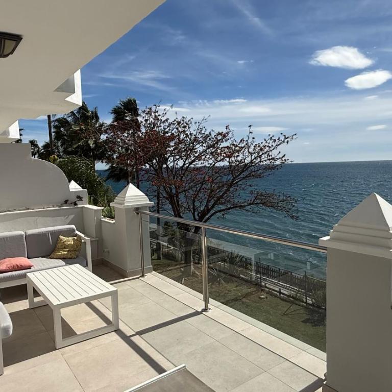 Estepona Beach Front Apartment with Stunning Sea Views - Two-Bedroom Apartment - 44