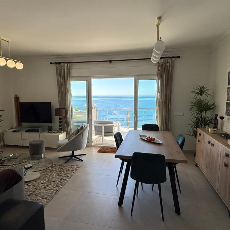 Estepona Beach Front Apartment with Stunning Sea Views - Two-Bedroom Apartment - 33