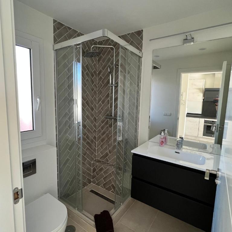 Estepona Beach Front Apartment with Stunning Sea Views - Two-Bedroom Apartment - 40