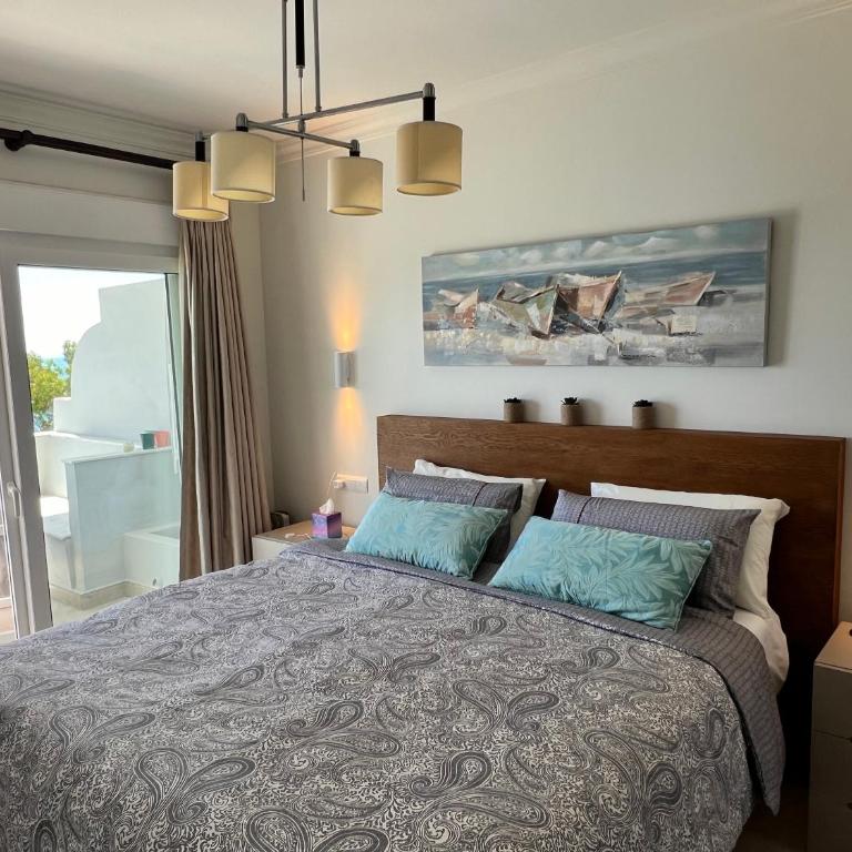 Estepona Beach Front Apartment with Stunning Sea Views - Two-Bedroom Apartment - 46