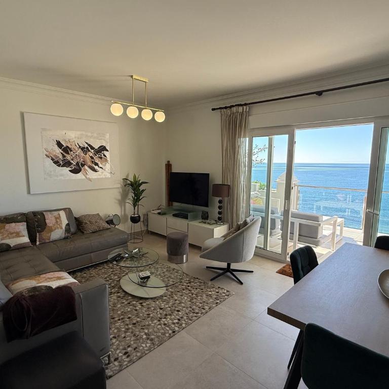 Estepona Beach Front Apartment with Stunning Sea Views - Two-Bedroom Apartment - 5