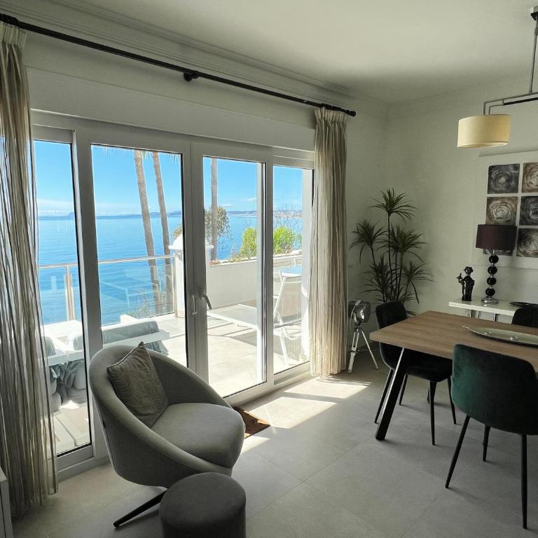 Estepona Beach Front Apartment with Stunning Sea Views - Two-Bedroom Apartment - 47