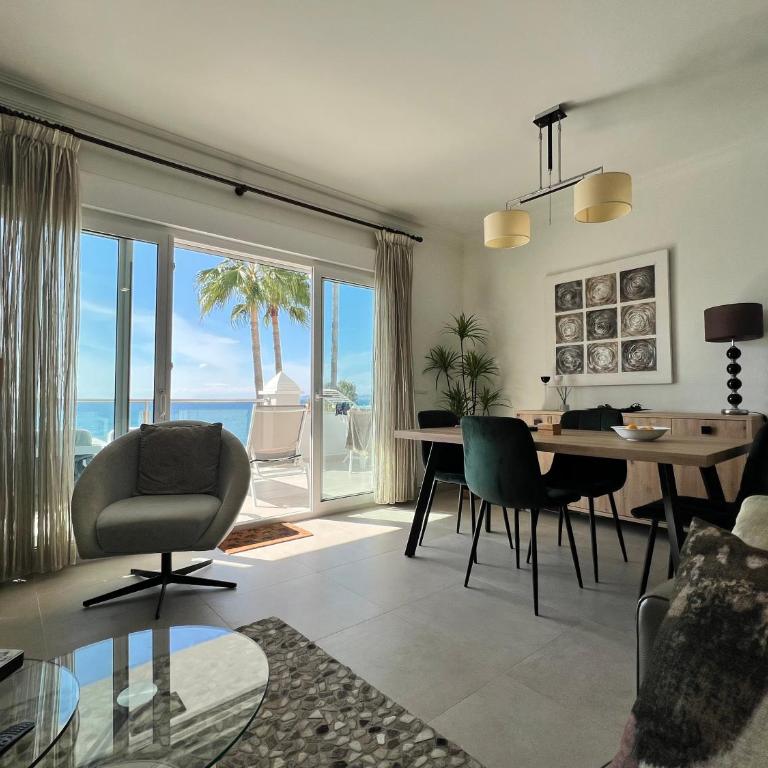 Estepona Beach Front Apartment with Stunning Sea Views - Two-Bedroom Apartment - 24