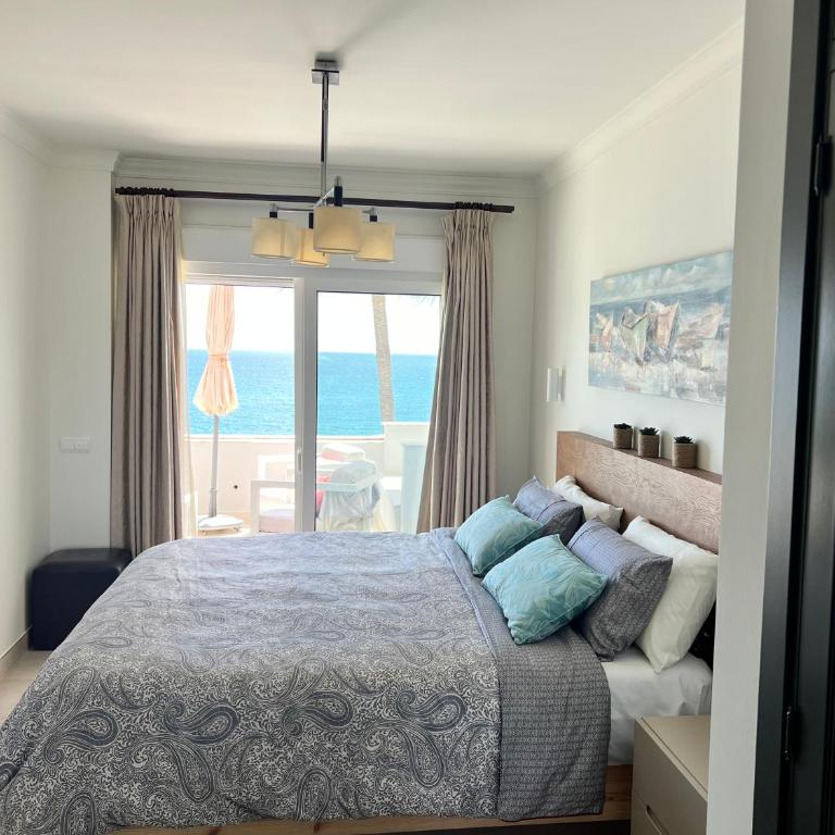 Estepona Beach Front Apartment with Stunning Sea Views - Two-Bedroom Apartment - 22