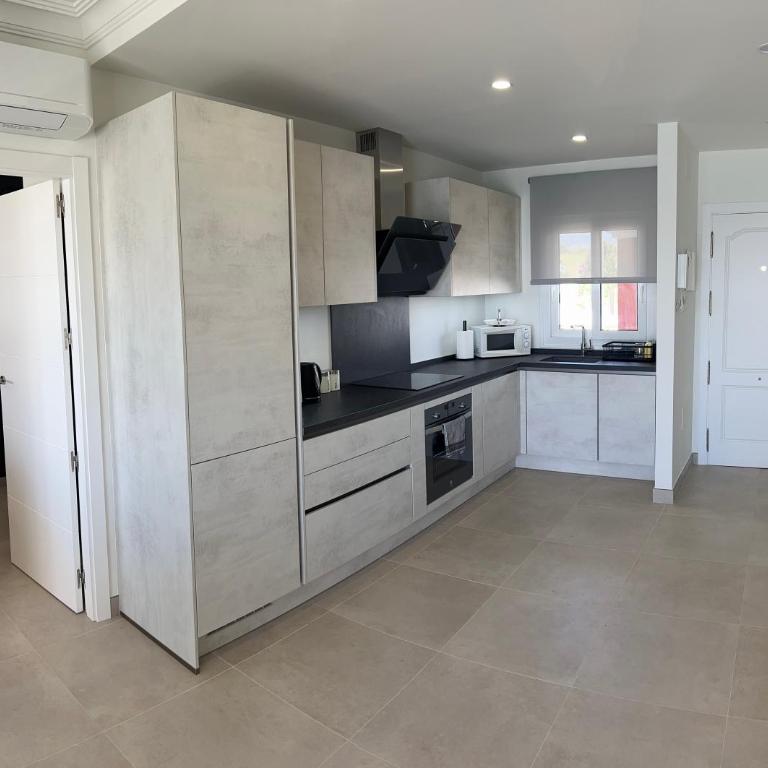 Estepona Beach Front Apartment with Stunning Sea Views - Two-Bedroom Apartment - 15