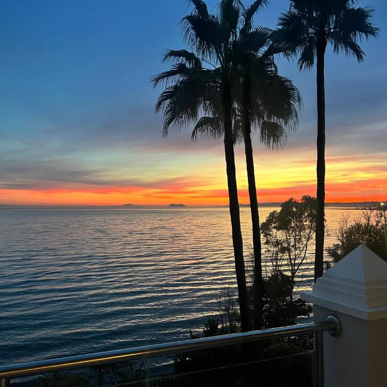 Estepona Beach Front Apartment with Stunning Sea Views - Two-Bedroom Apartment - 2