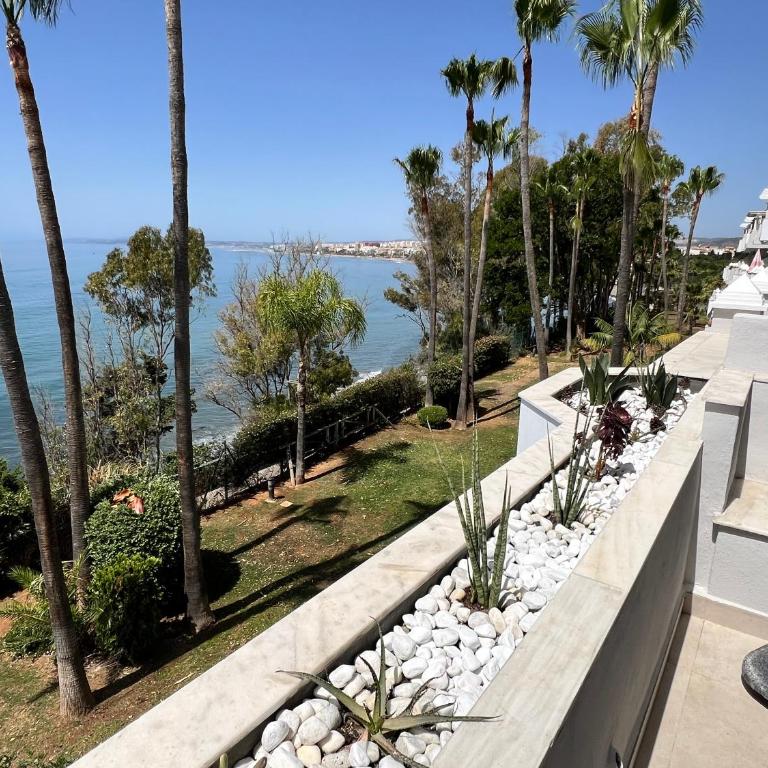 Estepona Beach Front Apartment with Stunning Sea Views - Two-Bedroom Apartment - 37