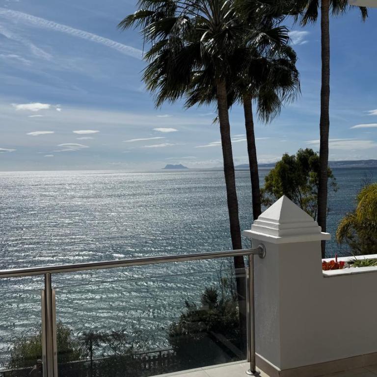 Estepona Beach Front Apartment with Stunning Sea Views - Two-Bedroom Apartment - 3
