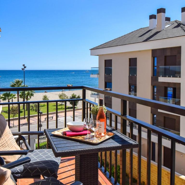 Ref 228 Apartamento de 1 dormitorio con vistas al mar en primera línea de playa en Los Boliches - Apartamento de 1 dormitorio - Frente al océano - 1