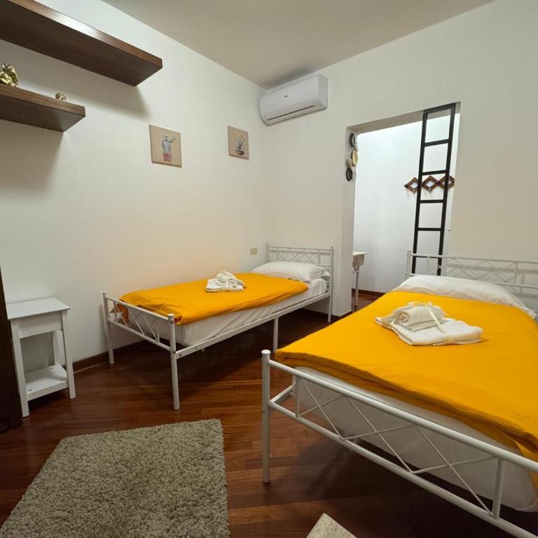 Chiarelli House - Camera Doppia con Letti Singoli con Bagno Privato - 3