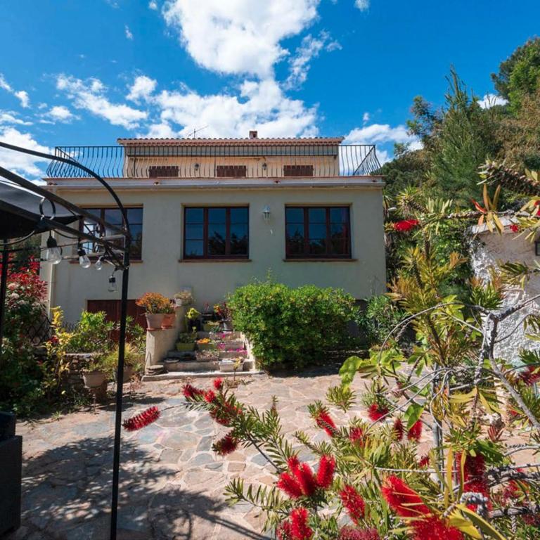 T4 , Jardin arboré et plages à moins de 5 min à pieds - Three-Bedroom Apartment - 1