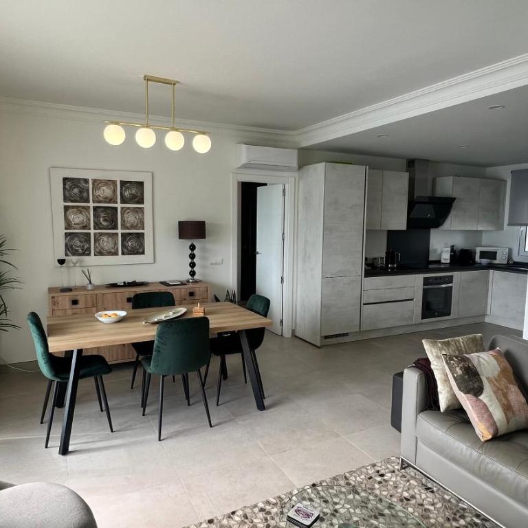 Estepona Beach Front Apartment with Stunning Sea Views - Two-Bedroom Apartment - 7