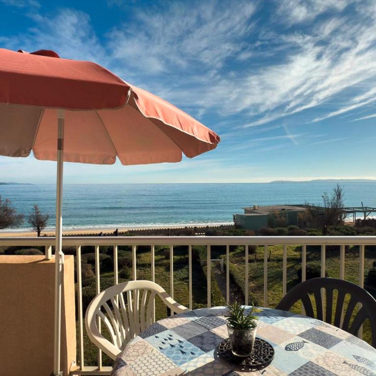 T2 pied dans l'eau- Vue mer- Proche commerces - Appartement 1 Chambre avec Balcon et Vue sur Mer - 1