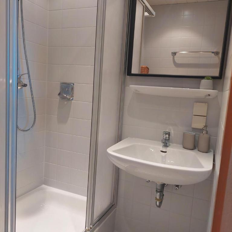 Ferienwohnung Stephanie im Landhotel Seeg - Apartment mit 1 Schlafzimmer und Dusche - 7