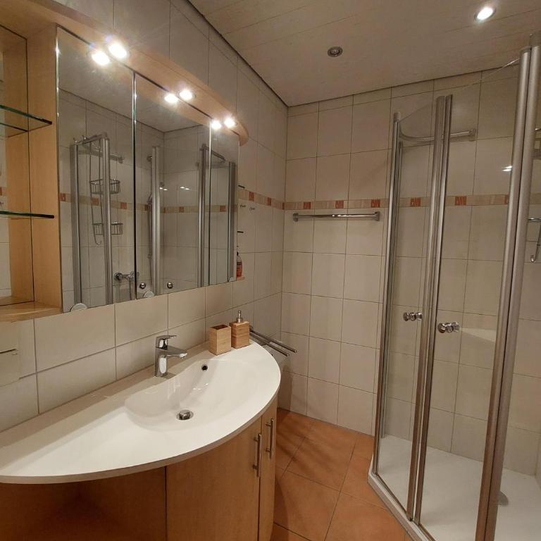 Ferienwohnung Stephanie im Landhotel Seeg - Apartment mit 1 Schlafzimmer und Dusche - 8