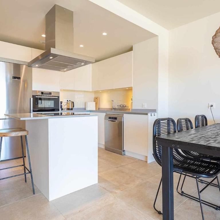 Amazing seaview near the beach! - Apartamento de 3 dormitorios - 25