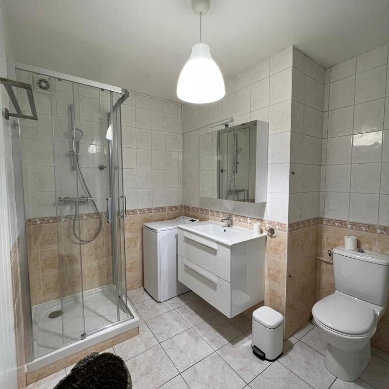 Appartement rdc proche plage, commerces et gare - Apartment mit 2 Schlafzimmern - 4