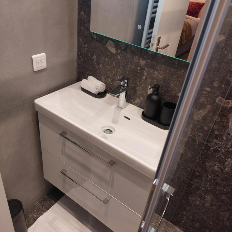 Apartments Paris Centre - At Home Hotel - Appartement Supérieur - 32
