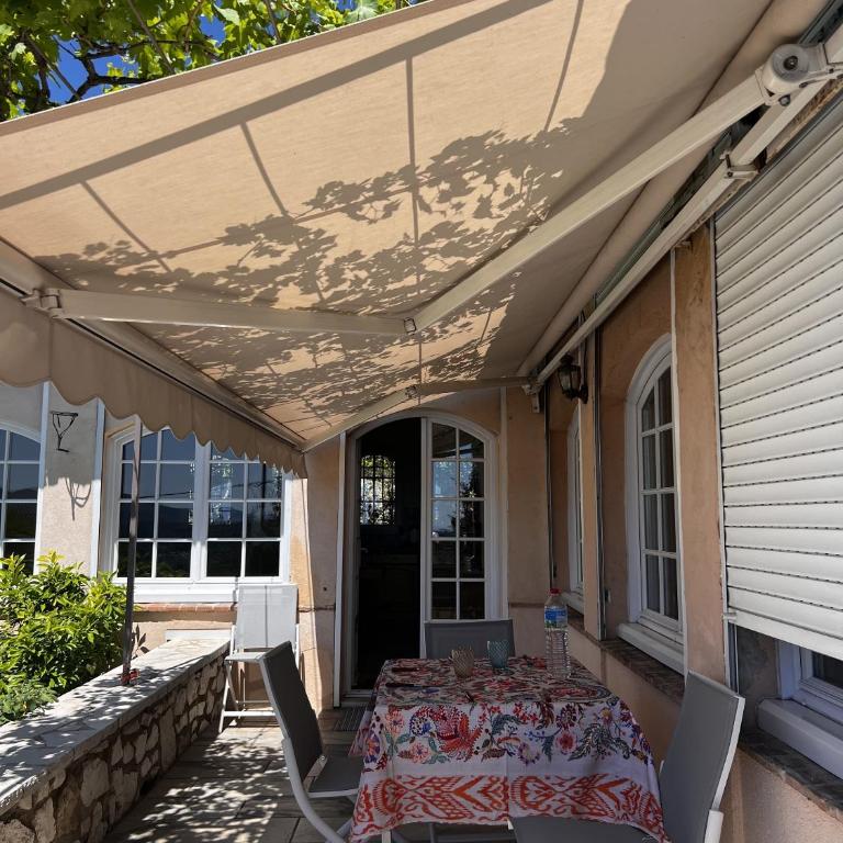 les petites terrasses - Chambre Lits Jumeaux avec Salle de Bains Privative - 8