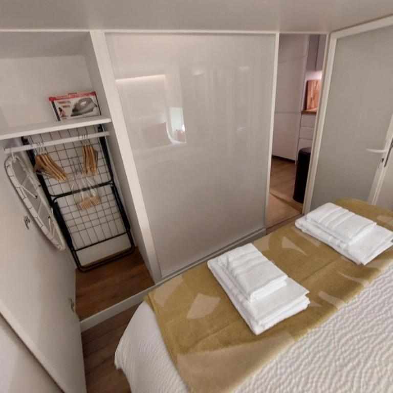 Apartments Paris Centre - At Home Hotel - Appartement Supérieur - 38